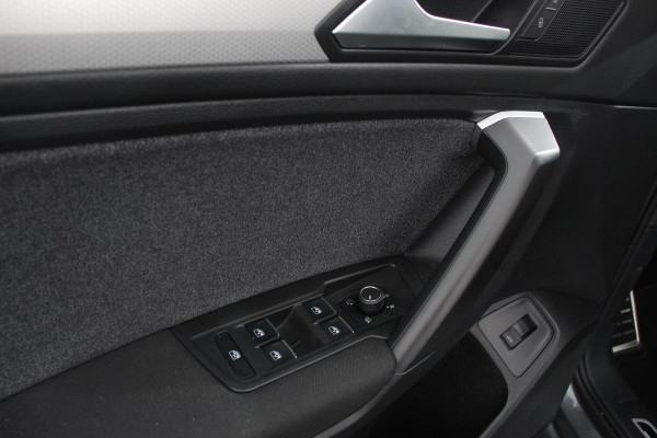 Volkswagen Tiguan Allspace 1.5 TSI 150pk DSG Move 7p. Navigatie Apple Carplay/Android Auto Wireless Trekhaak Parkeersensoren Camera Adaptive Cruise Control Stoel-en stuurverwarming Climate Control