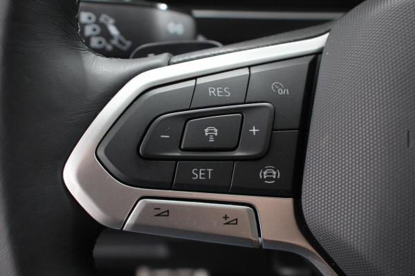 Volkswagen Tiguan Allspace 1.5 TSI 150pk DSG Move 7p. Navigatie Apple Carplay/Android Auto Wireless Trekhaak Parkeersensoren Camera Adaptive Cruise Control Stoel-en stuurverwarming Climate Control