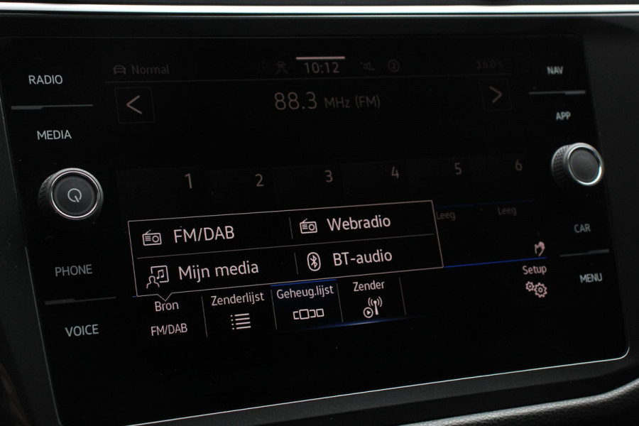 Volkswagen Tiguan Allspace 1.5 TSI 150pk DSG Move 7p. Navigatie Apple Carplay/Android Auto Wireless Trekhaak Parkeersensoren Camera Adaptive Cruise Control Stoel-en stuurverwarming Climate Control