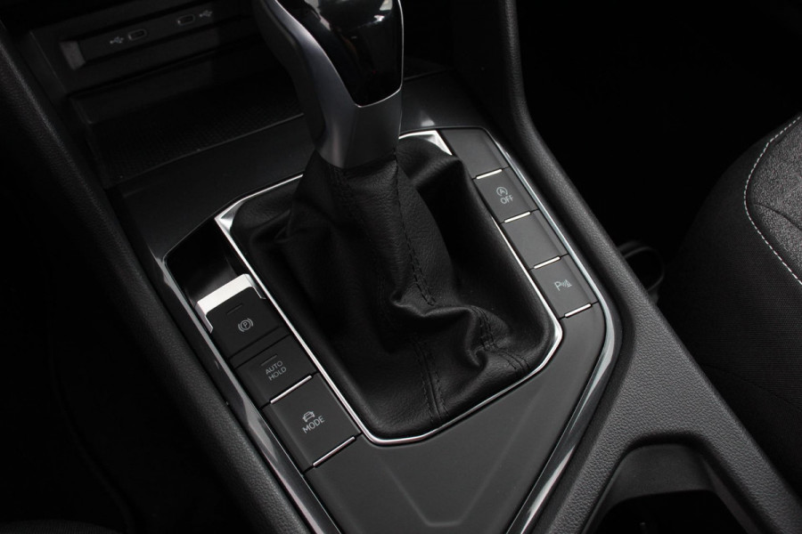 Volkswagen Tiguan Allspace 1.5 TSI 150pk DSG Move 7p. Navigatie Apple Carplay/Android Auto Wireless Trekhaak Parkeersensoren Camera Adaptive Cruise Control Stoel-en stuurverwarming Climate Control