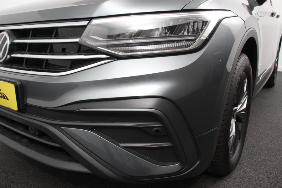 Volkswagen Tiguan Allspace 1.5 TSI 150pk DSG Move 7p. Navigatie Apple Carplay/Android Auto Wireless Trekhaak Parkeersensoren Camera Adaptive Cruise Control Stoel-en stuurverwarming Climate Control