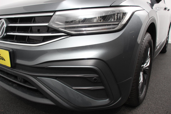 Volkswagen Tiguan Allspace 1.5 TSI 150pk DSG Move 7p. Navigatie Apple Carplay/Android Auto Wireless Trekhaak Parkeersensoren Camera Adaptive Cruise Control Stoel-en stuurverwarming Climate Control