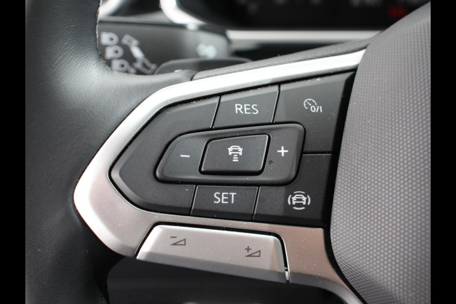 Volkswagen T-Roc 1.5 TSI 150pk DSG R-Line Navigatie Apple Carplay/Android Auto Parkeersensoren Camera Adaptive Cruise Control Dab Digitale Cockpit