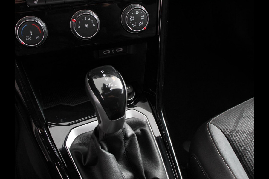 Volkswagen T-Roc 1.5 TSI 150pk DSG R-Line Navigatie Apple Carplay/Android Auto Parkeersensoren Camera Adaptive Cruise Control Dab Digitale Cockpit