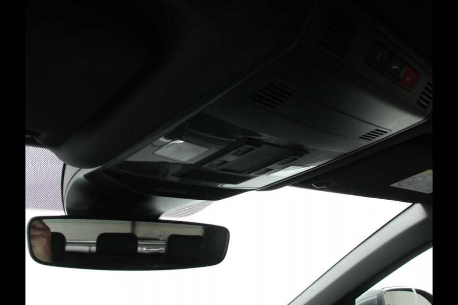 Volkswagen T-Roc 1.5 TSI 150pk DSG R-Line Navigatie Apple Carplay/Android Auto Parkeersensoren Camera Adaptive Cruise Control Dab Digitale Cockpit