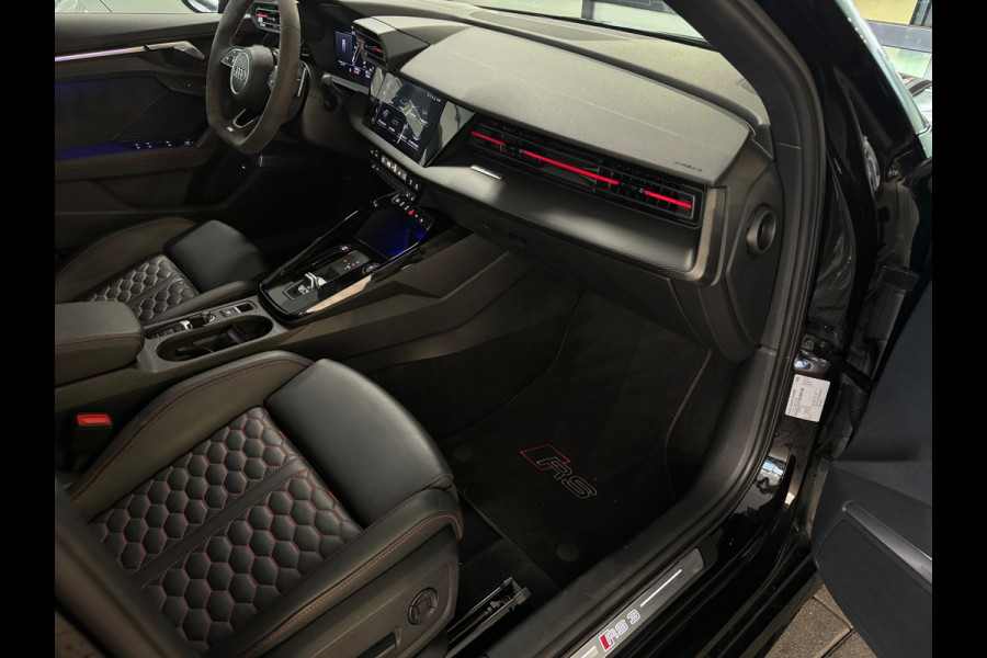 Audi RS3 Sportback 2.5 TFSI quattro Pano|HuD|Keyless|Memory|B&O|Sfeer