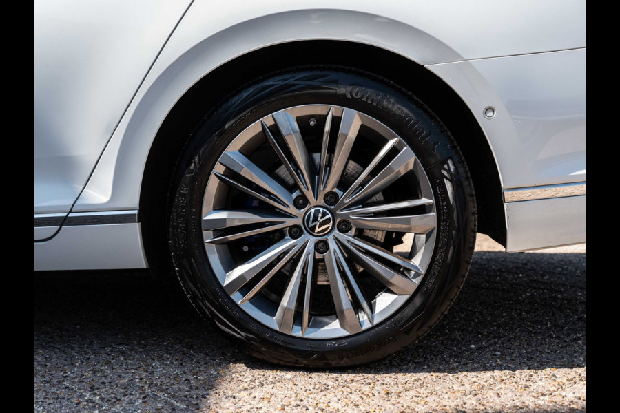 Volkswagen Passat Variant 1.4 TSI GTE | Pano | Leder | Surround View | Trekhaak | BTW