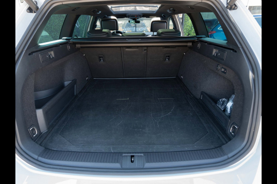 Volkswagen Passat Variant 1.4 TSI GTE | Pano | Leder | Surround View | Trekhaak | BTW