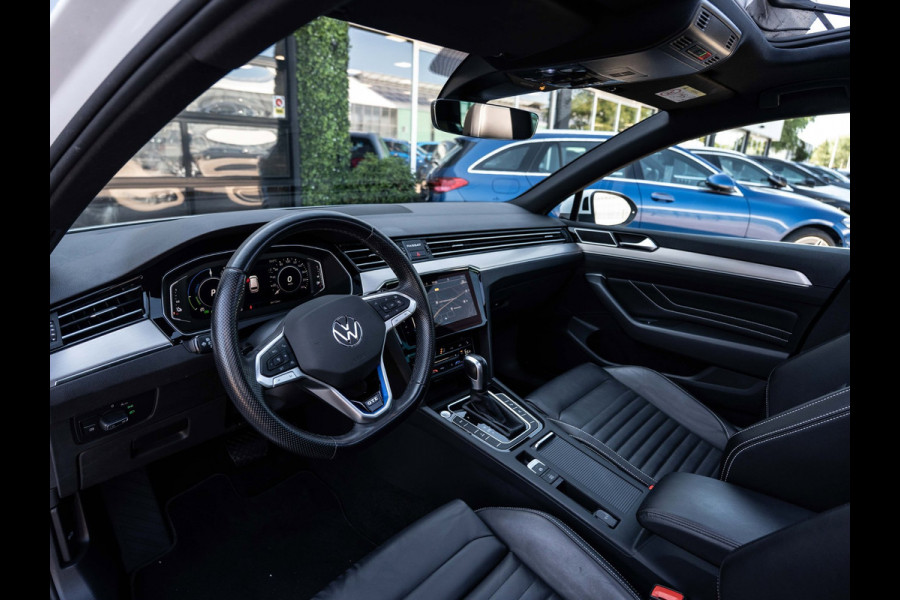 Volkswagen Passat Variant 1.4 TSI GTE | Pano | Leder | Surround View | Trekhaak | BTW
