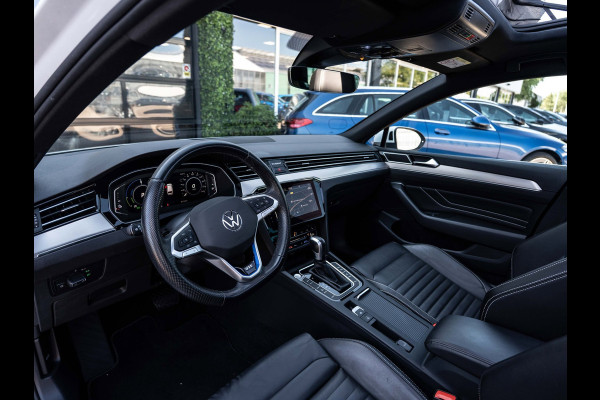Volkswagen Passat Variant 1.4 TSI GTE | Pano | Leder | Surround View | Trekhaak | BTW