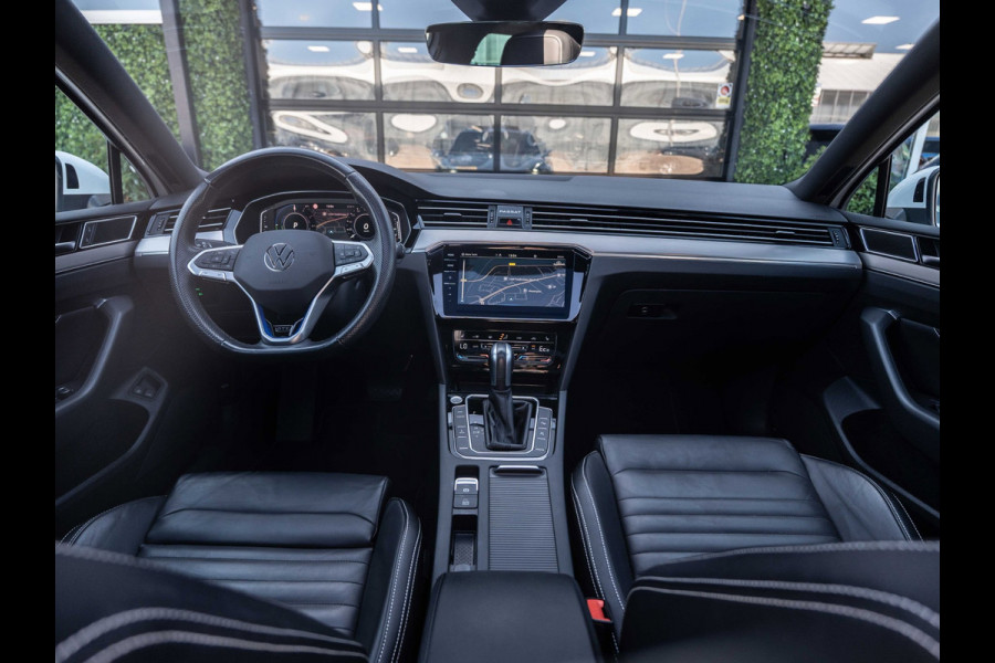 Volkswagen Passat Variant 1.4 TSI GTE | Pano | Leder | Surround View | Trekhaak | BTW
