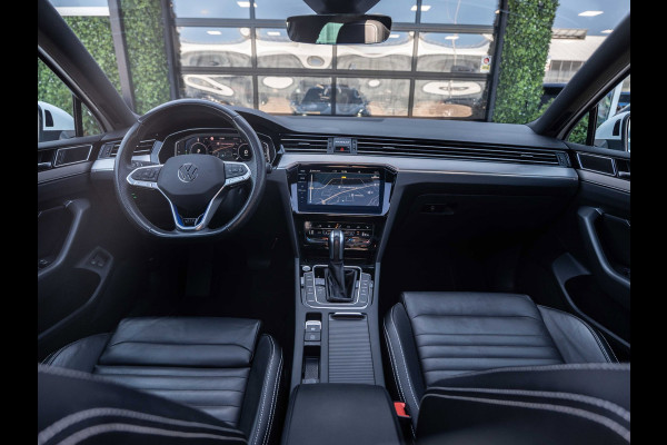 Volkswagen Passat Variant 1.4 TSI GTE | Pano | Leder | Surround View | Trekhaak | BTW