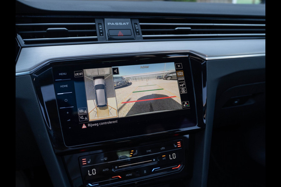 Volkswagen Passat Variant 1.4 TSI GTE | Pano | Leder | Surround View | Trekhaak | BTW