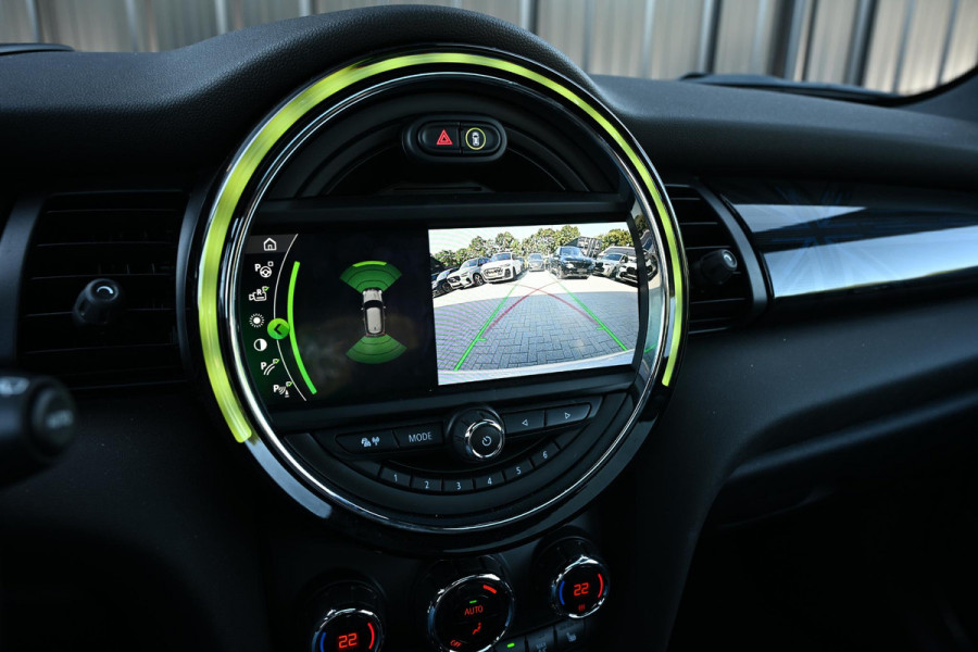 MINI Electric Yours 33 kWh | NL-Auto | Dealeronderhouden | Panoramadak | Harman/Kardon | HUD | Camera | Stoelverwarming | Keyless Entry |