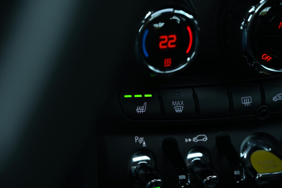 MINI Electric Yours 33 kWh | NL-Auto | Dealeronderhouden | Panoramadak | Harman/Kardon | HUD | Camera | Stoelverwarming | Keyless Entry |