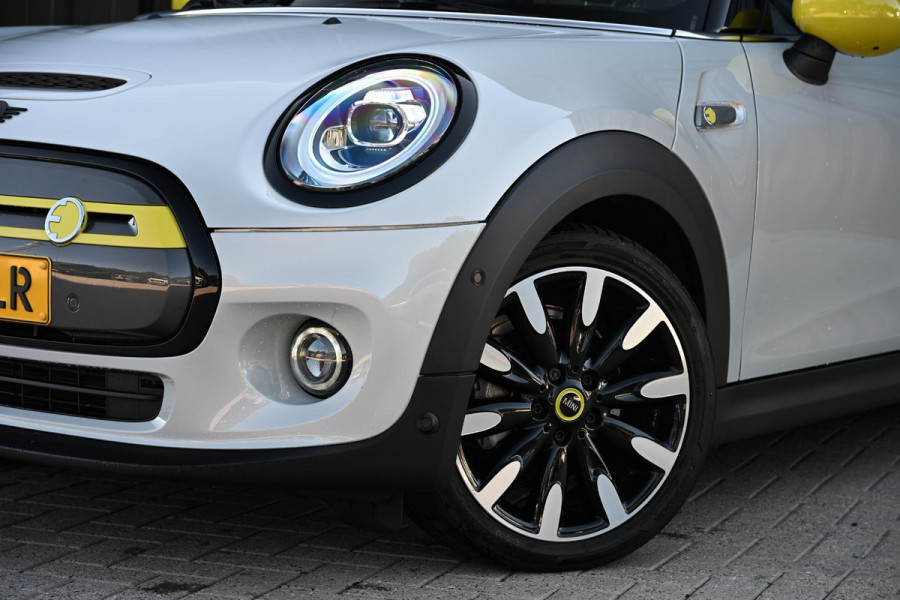 MINI Electric Yours 33 kWh | NL-Auto | Dealeronderhouden | Panoramadak | Harman/Kardon | HUD | Camera | Stoelverwarming | Keyless Entry |