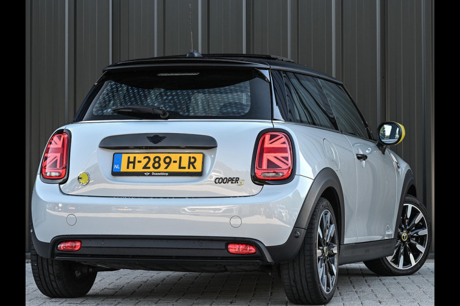 MINI Electric Yours 33 kWh | NL-Auto | Dealeronderhouden | Panoramadak | Harman/Kardon | HUD | Camera | Stoelverwarming | Keyless Entry |