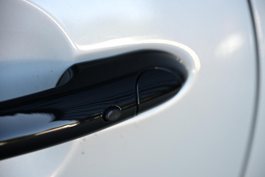 MINI Electric Yours 33 kWh | NL-Auto | Dealeronderhouden | Panoramadak | Harman/Kardon | HUD | Camera | Stoelverwarming | Keyless Entry |