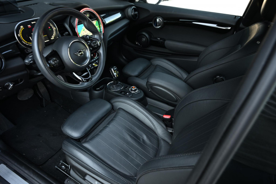 MINI Electric Yours 33 kWh | NL-Auto | Dealeronderhouden | Panoramadak | Harman/Kardon | HUD | Camera | Stoelverwarming | Keyless Entry |