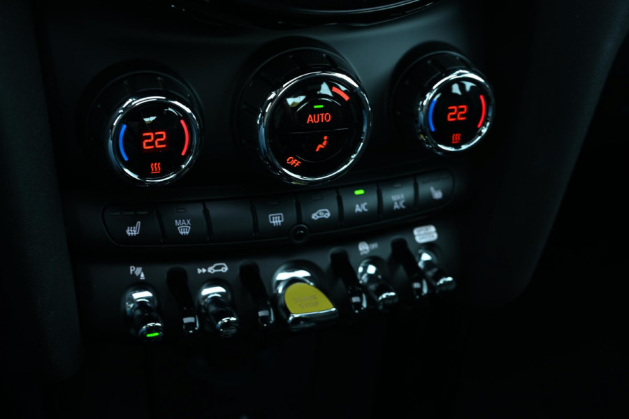 MINI Electric Yours 33 kWh | NL-Auto | Dealeronderhouden | Panoramadak | Harman/Kardon | HUD | Camera | Stoelverwarming | Keyless Entry |
