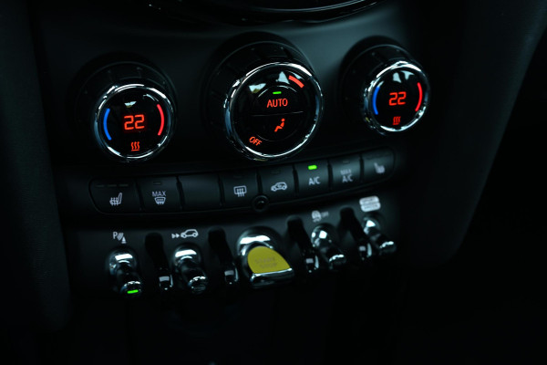 MINI Electric Yours 33 kWh | NL-Auto | Dealeronderhouden | Panoramadak | Harman/Kardon | HUD | Camera | Stoelverwarming | Keyless Entry |