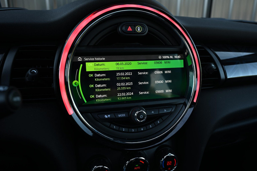 MINI Electric Yours 33 kWh | NL-Auto | Dealeronderhouden | Panoramadak | Harman/Kardon | HUD | Camera | Stoelverwarming | Keyless Entry |