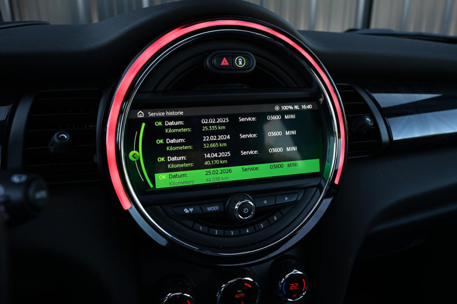 MINI Electric Yours 33 kWh | NL-Auto | Dealeronderhouden | Panoramadak | Harman/Kardon | HUD | Camera | Stoelverwarming | Keyless Entry |