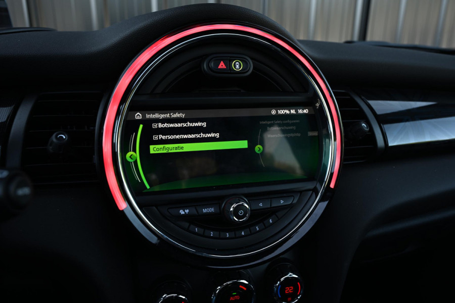 MINI Electric Yours 33 kWh | NL-Auto | Dealeronderhouden | Panoramadak | Harman/Kardon | HUD | Camera | Stoelverwarming | Keyless Entry |