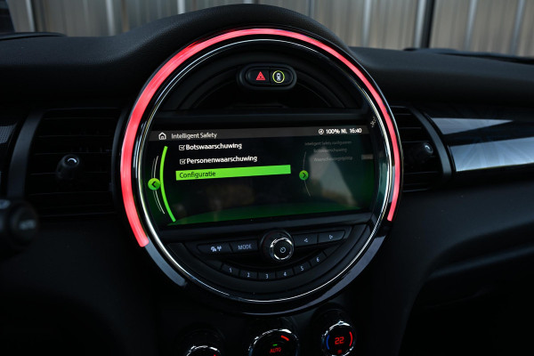 MINI Electric Yours 33 kWh | NL-Auto | Dealeronderhouden | Panoramadak | Harman/Kardon | HUD | Camera | Stoelverwarming | Keyless Entry |