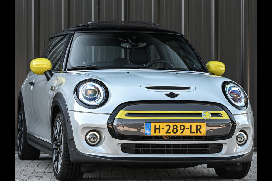 MINI Electric Yours 33 kWh | NL-Auto | Dealeronderhouden | Panoramadak | Harman/Kardon | HUD | Camera | Stoelverwarming | Keyless Entry |