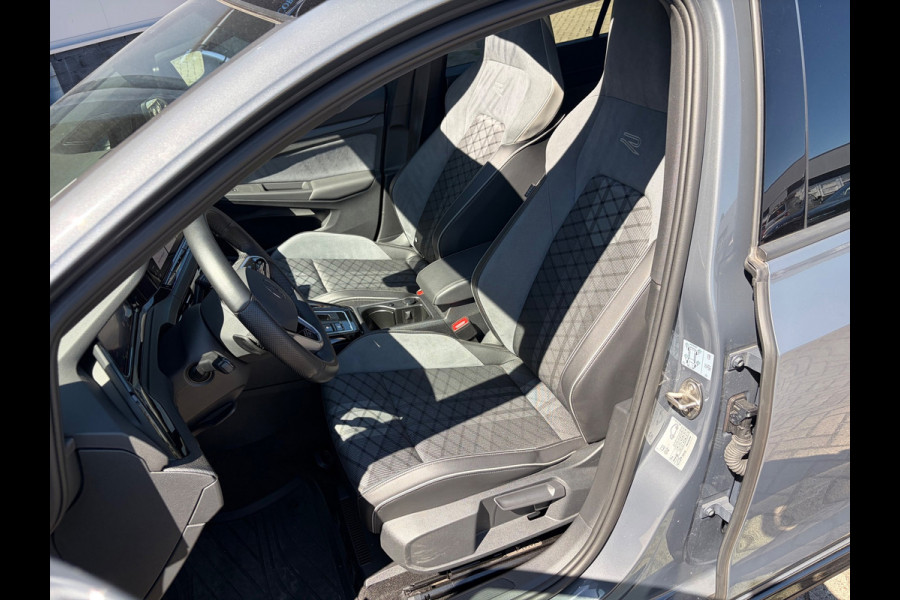 Volkswagen Golf 1.5 eTSI R-Line|IQ|Pano|ACC|Alarm|Keyless|Trekhaak