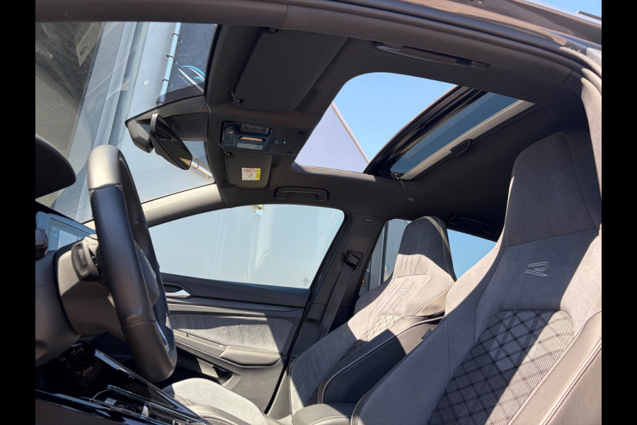 Volkswagen Golf 1.5 eTSI R-Line|IQ|Pano|ACC|Alarm|Keyless|Trekhaak