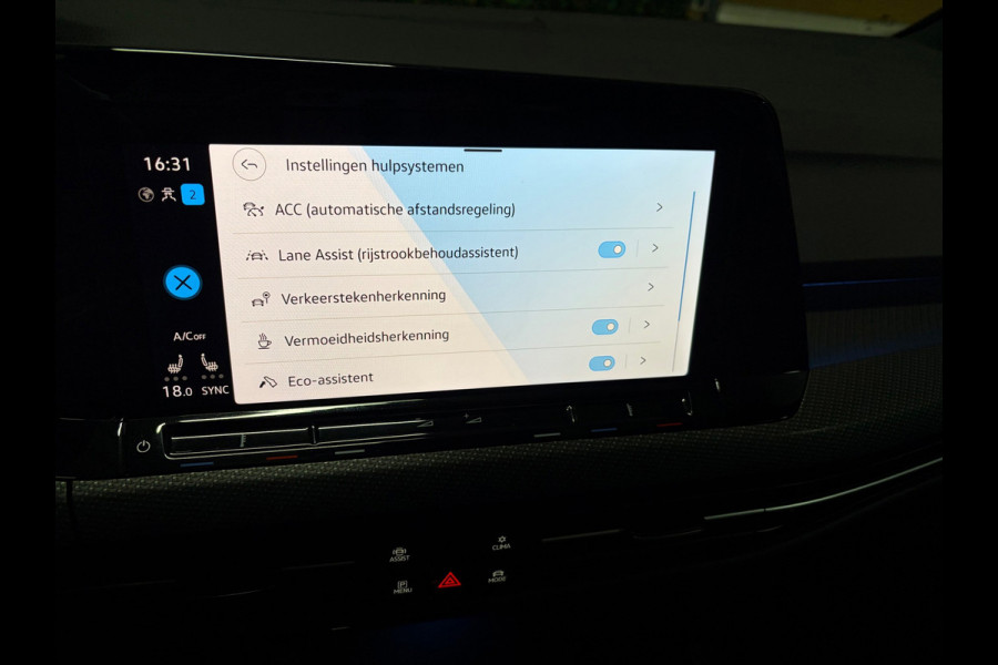 Volkswagen Golf 1.5 eTSI R-Line|IQ|Pano|ACC|Alarm|Keyless|Trekhaak
