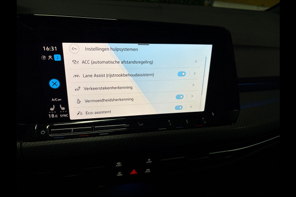 Volkswagen Golf 1.5 eTSI R-Line|IQ|Pano|ACC|Alarm|Keyless|Trekhaak