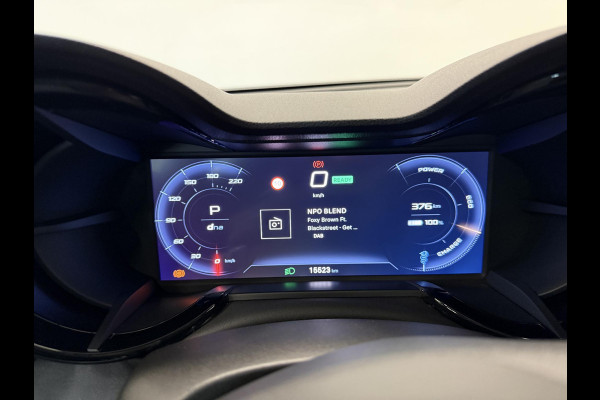 Alfa Romeo junior Elettrica Automaat 156PK Adaptieve Cruise Control LMV 18 inch Full Led Matrix Parkeer sensoren Navigatie Apple Carplay / Android auto  Climate Control