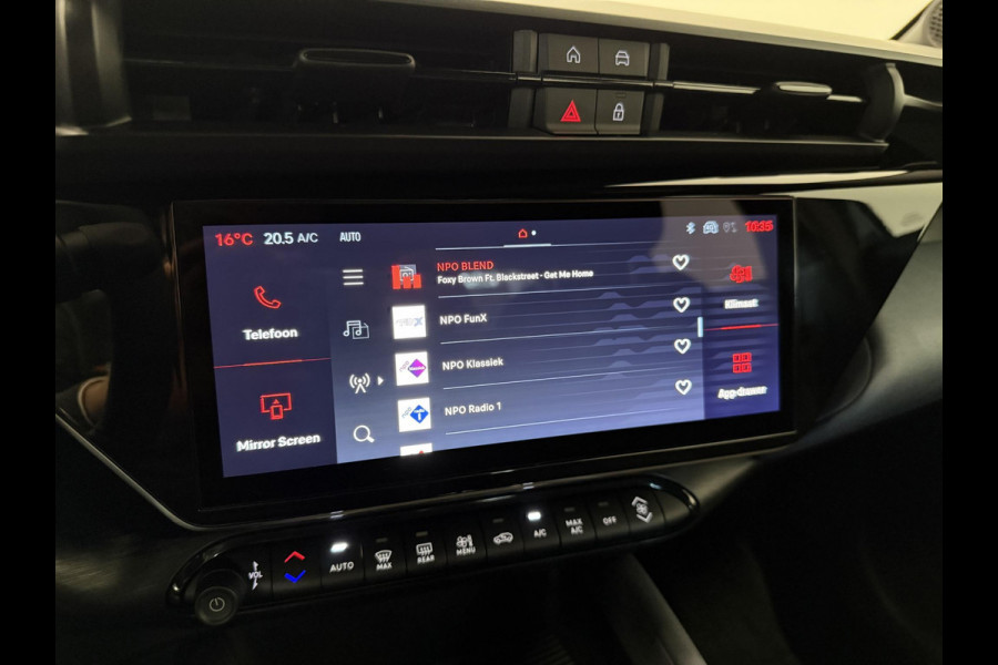 Alfa Romeo junior Elettrica Automaat 156PK Adaptieve Cruise Control LMV 18 inch Full Led Matrix Parkeer sensoren Navigatie Apple Carplay / Android auto  Climate Control