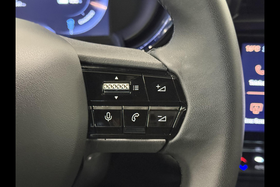 Alfa Romeo junior Elettrica Automaat 156PK Adaptieve Cruise Control LMV 18 inch Full Led Matrix Parkeer sensoren Navigatie Apple Carplay / Android auto  Climate Control