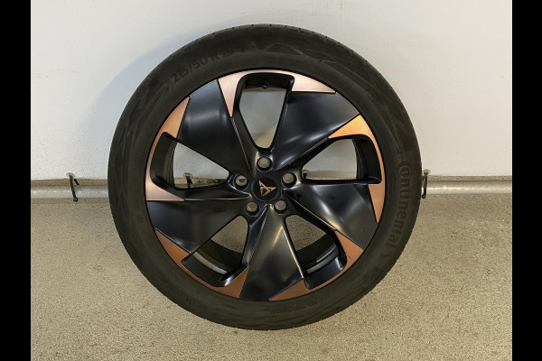 CUPRA Born Performance 82 kWh 230 pk | Navigatie | Parkeersensoren | Achteruitrijcamera | Elektr. voorstoelen | Stoel/stuur verwarming |