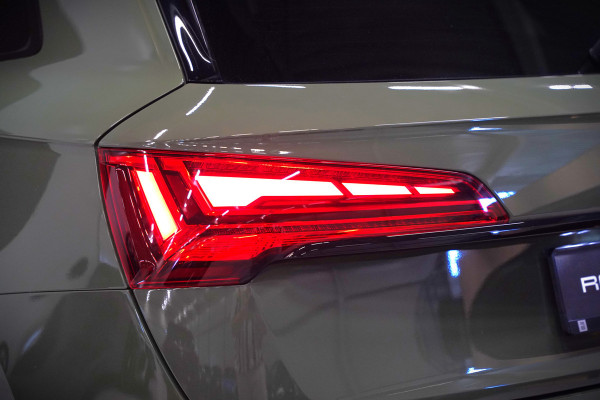 Audi Q5 50 TFSI e S edition Competition S-Line | Panoramadak | Stoelverwarming | Keyless | Matrix LED | Camera | Apple Carplay | Navigatie | Cruise Control | Ambiance Verlichting | SOH 100%