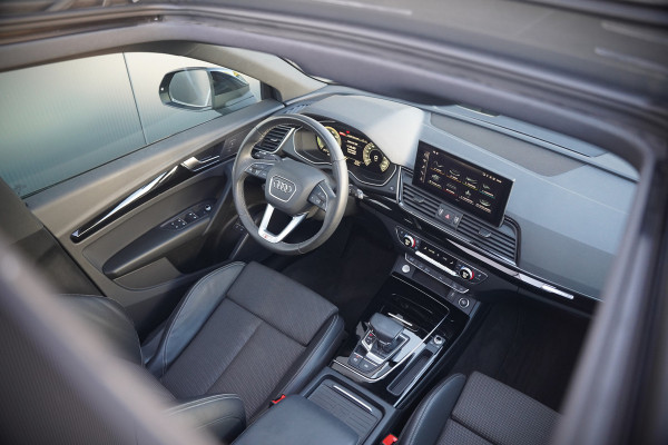 Audi Q5 50 TFSI e S edition Competition S-Line | Panoramadak | Stoelverwarming | Keyless | Matrix LED | Camera | Apple Carplay | Navigatie | Cruise Control | Ambiance Verlichting | SOH 100%