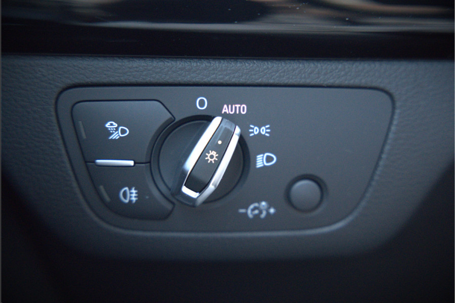 Audi Q5 50 TFSI e S edition Competition S-Line | Panoramadak | Stoelverwarming | Keyless | Matrix LED | Camera | Apple Carplay | Navigatie | Cruise Control | Ambiance Verlichting | SOH 100%