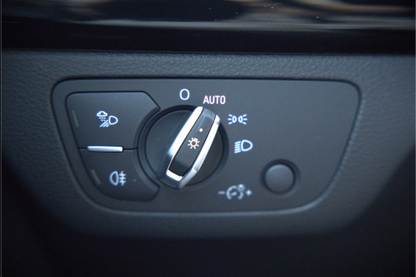 Audi Q5 50 TFSI e S edition Competition S-Line | Panoramadak | Stoelverwarming | Keyless | Matrix LED | Camera | Apple Carplay | Navigatie | Cruise Control | Ambiance Verlichting | SOH 100%