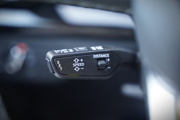 Audi Q5 50 TFSI e S edition Competition S-Line | Panoramadak | Stoelverwarming | Keyless | Matrix LED | Camera | Apple Carplay | Navigatie | Cruise Control | Ambiance Verlichting | SOH 100%