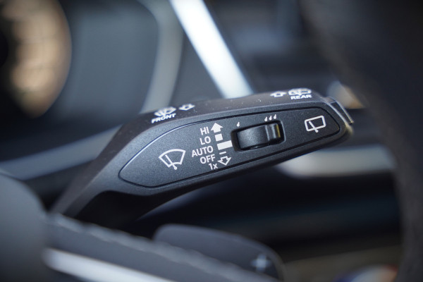 Audi Q5 50 TFSI e S edition Competition S-Line | Panoramadak | Stoelverwarming | Keyless | Matrix LED | Camera | Apple Carplay | Navigatie | Cruise Control | Ambiance Verlichting | SOH 100%