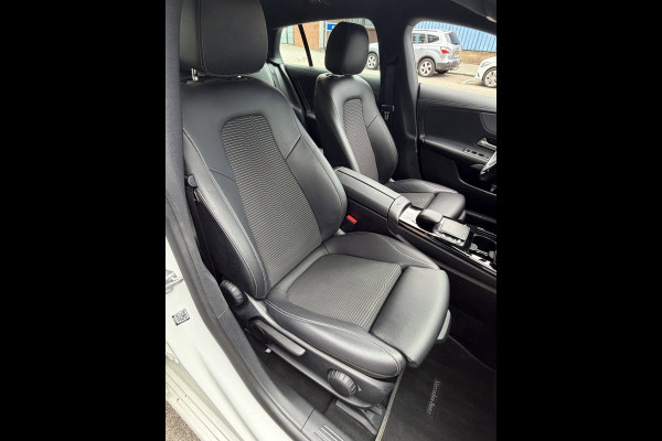 Mercedes-Benz CLA-Klasse Shooting Brake 180 Advantage Digitaal Dashboord I Navigatie / Apple CarPlay I 1/2 Leer I Dealer onderh.
