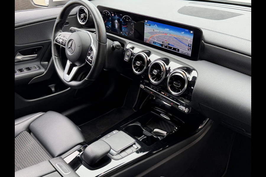 Mercedes-Benz CLA-Klasse Shooting Brake 180 Advantage Digitaal Dashboord I Navigatie / Apple CarPlay I 1/2 Leer I Dealer onderh.