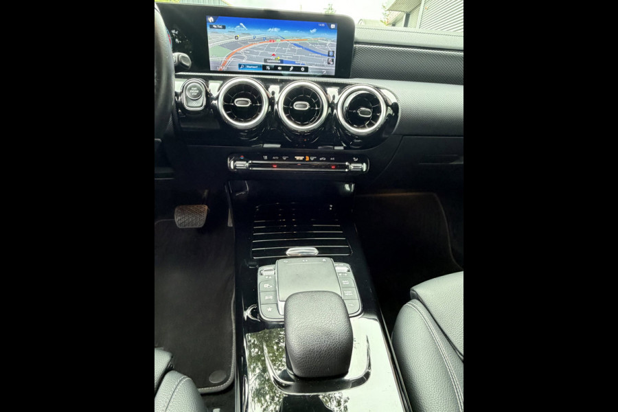 Mercedes-Benz CLA-Klasse Shooting Brake 180 Advantage Digitaal Dashboord I Navigatie / Apple CarPlay I 1/2 Leer I Dealer onderh.
