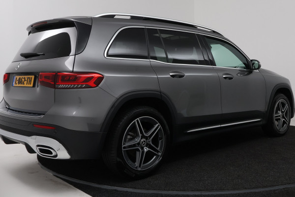 Mercedes-Benz Glb 200 Business Solution AMG (PANORAMADAK, SFEERVERLICHTING, TREKHAAK WEGKLAPBAAR, STOELVERWARMING, ELEKTR STOELEN)