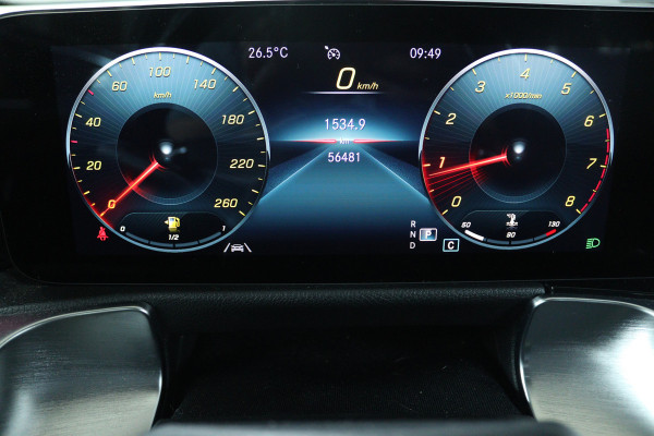 Mercedes-Benz Glb 200 Business Solution AMG (PANORAMADAK, SFEERVERLICHTING, TREKHAAK WEGKLAPBAAR, STOELVERWARMING, ELEKTR STOELEN)
