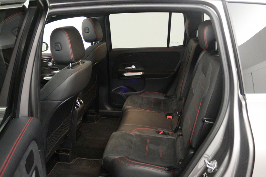 Mercedes-Benz Glb 200 Business Solution AMG (PANORAMADAK, SFEERVERLICHTING, TREKHAAK WEGKLAPBAAR, STOELVERWARMING, ELEKTR STOELEN)